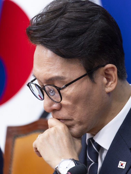 ‘내우외환’ 민주당, 김민석의 진퇴양난 딜레마 [이슈 현미경]
