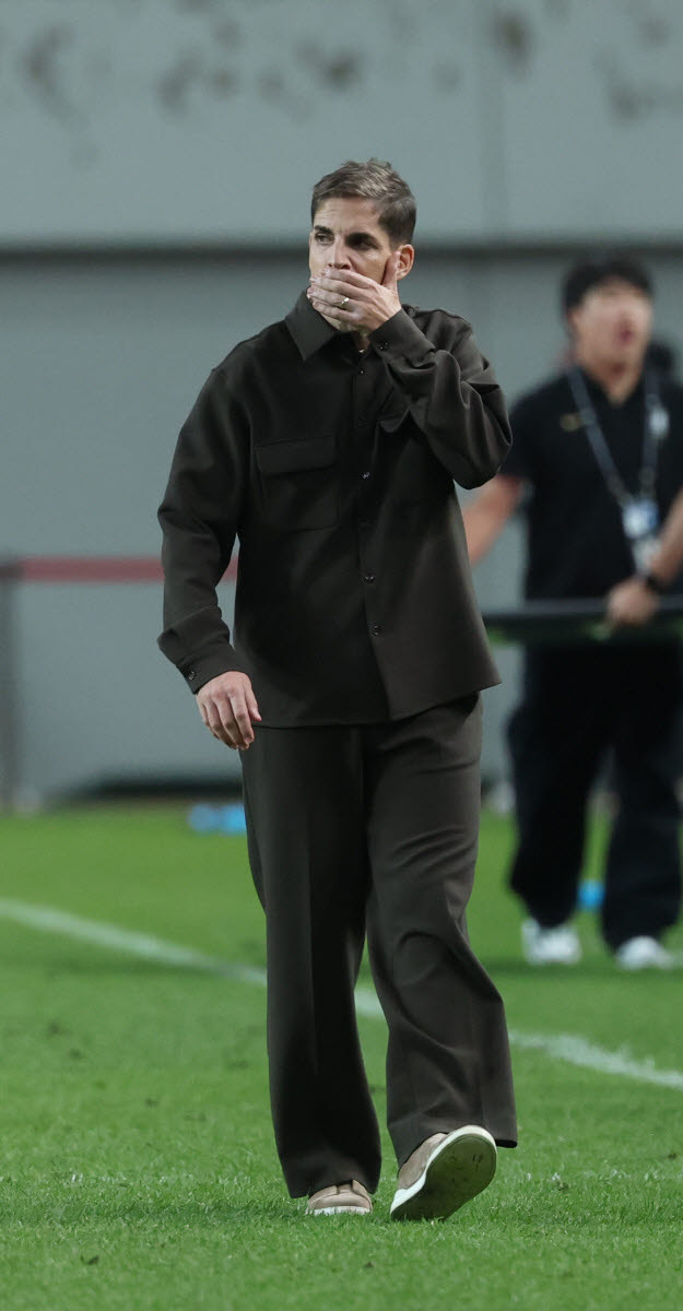 같은 4-4-2였는데...나흘 만에 천국서 지옥으로 바뀐 모레노호