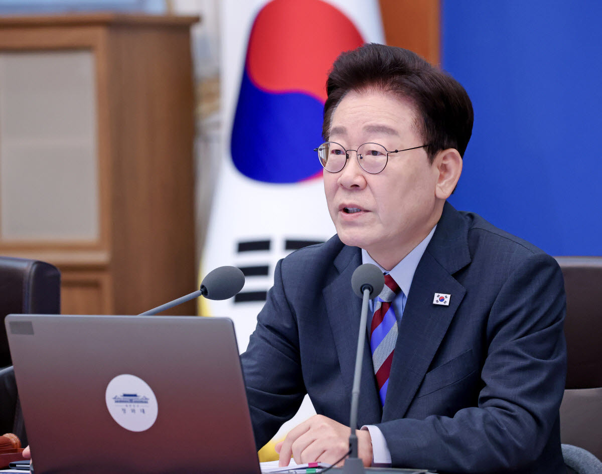 지지율 반등 속 고삐 쥔 李, 민생으로 외연 확장…명절 할인지원 증액