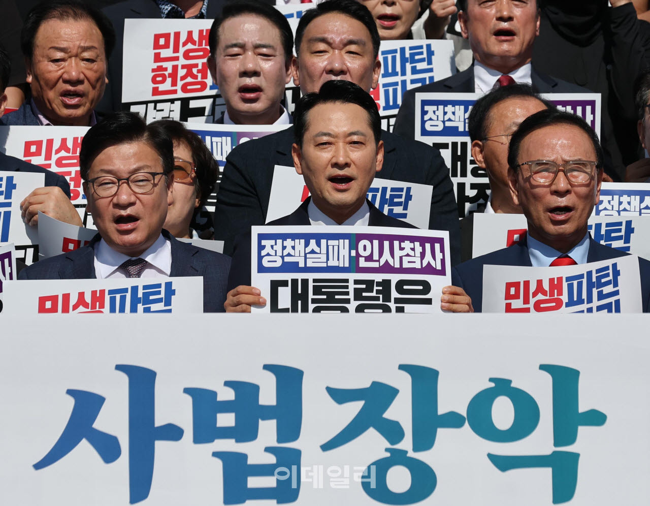 조작기소 특검 일단 멈췄지만…국힘 "강행 땐 李 탄핵·하야의 길"
