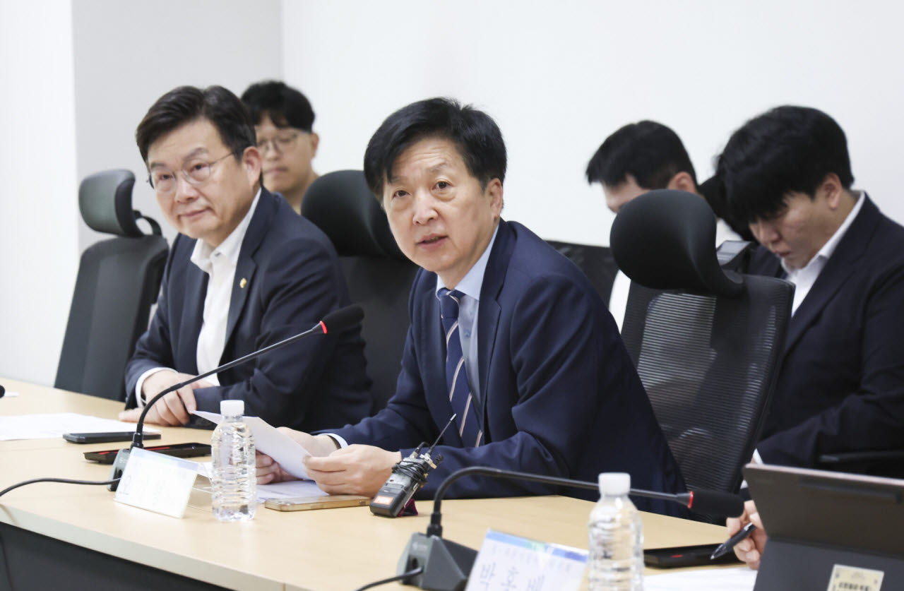 ‘편법 승계’ 수술대 올린 당정, ‘주가 누르기’ 막을 베어허그 연내 처리