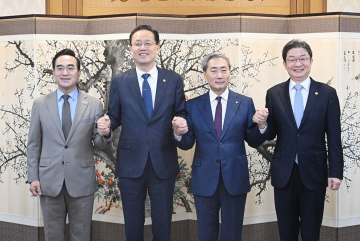 초과세수 63조, 주거·일자리·서민금융에 쓴다…국채 긴급 매입에도 투입