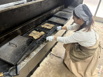"손맛은 그대로, 판매 방식은 새롭게"...3대가 지킨 청주 석갈비집
