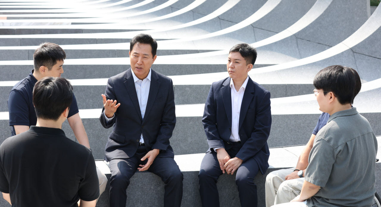 [포토]오세훈 시장, 부상 제대 군인과 대화