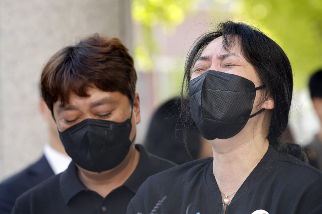 장윤기 무기징역에 유가족 반발, "판결 못받아들여"