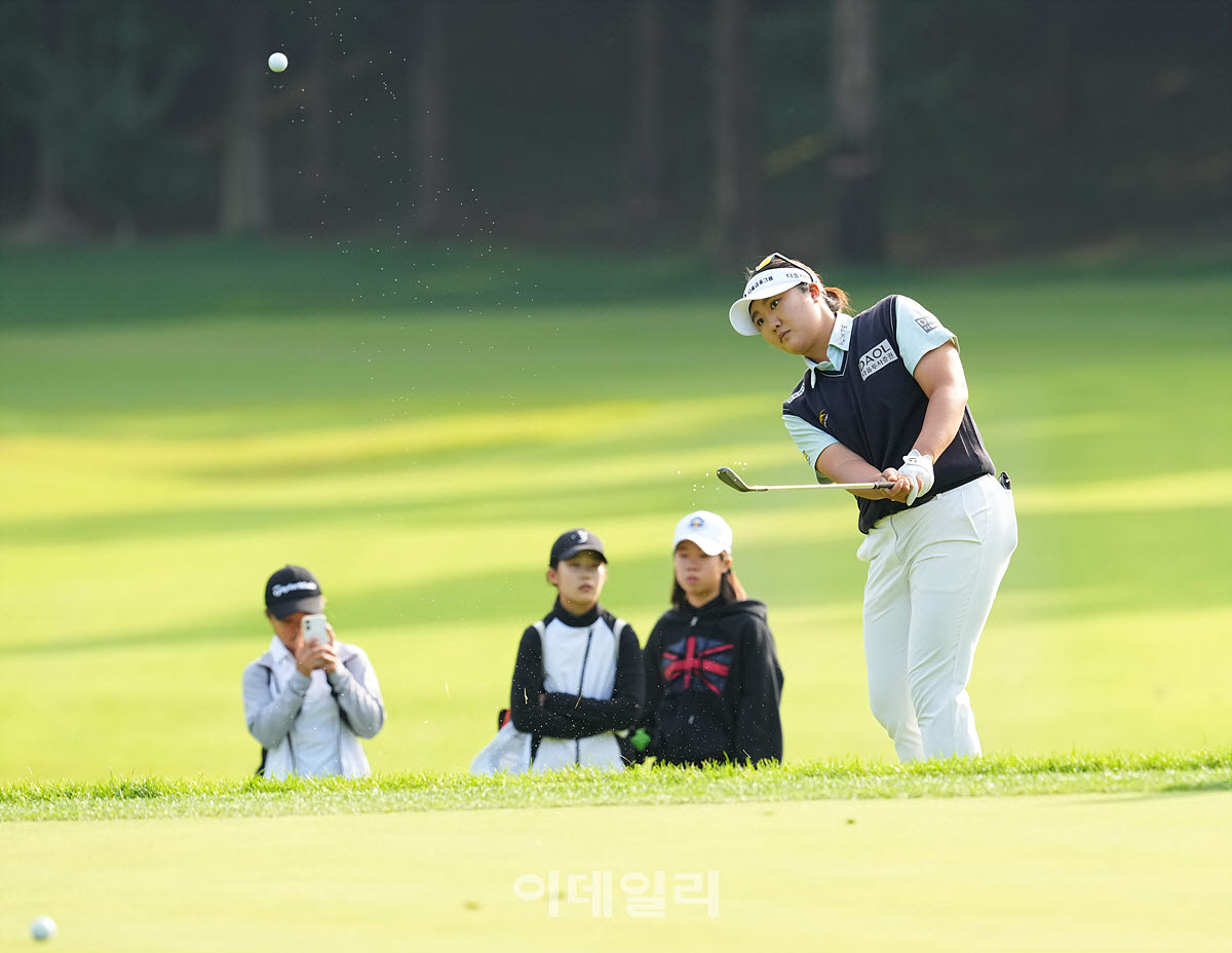 [포토]유해란,어프로치는 이렇게