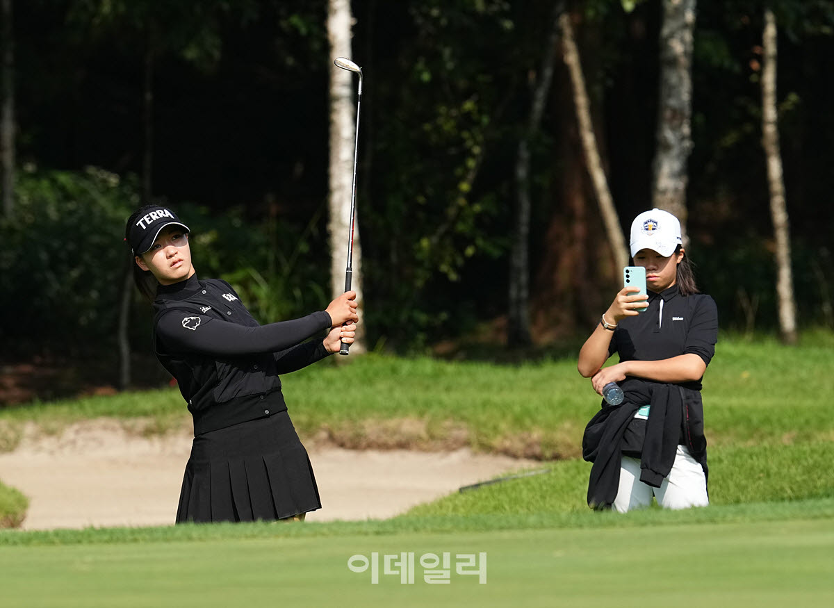 [포토]성아진,벙커 샷 보여줄게