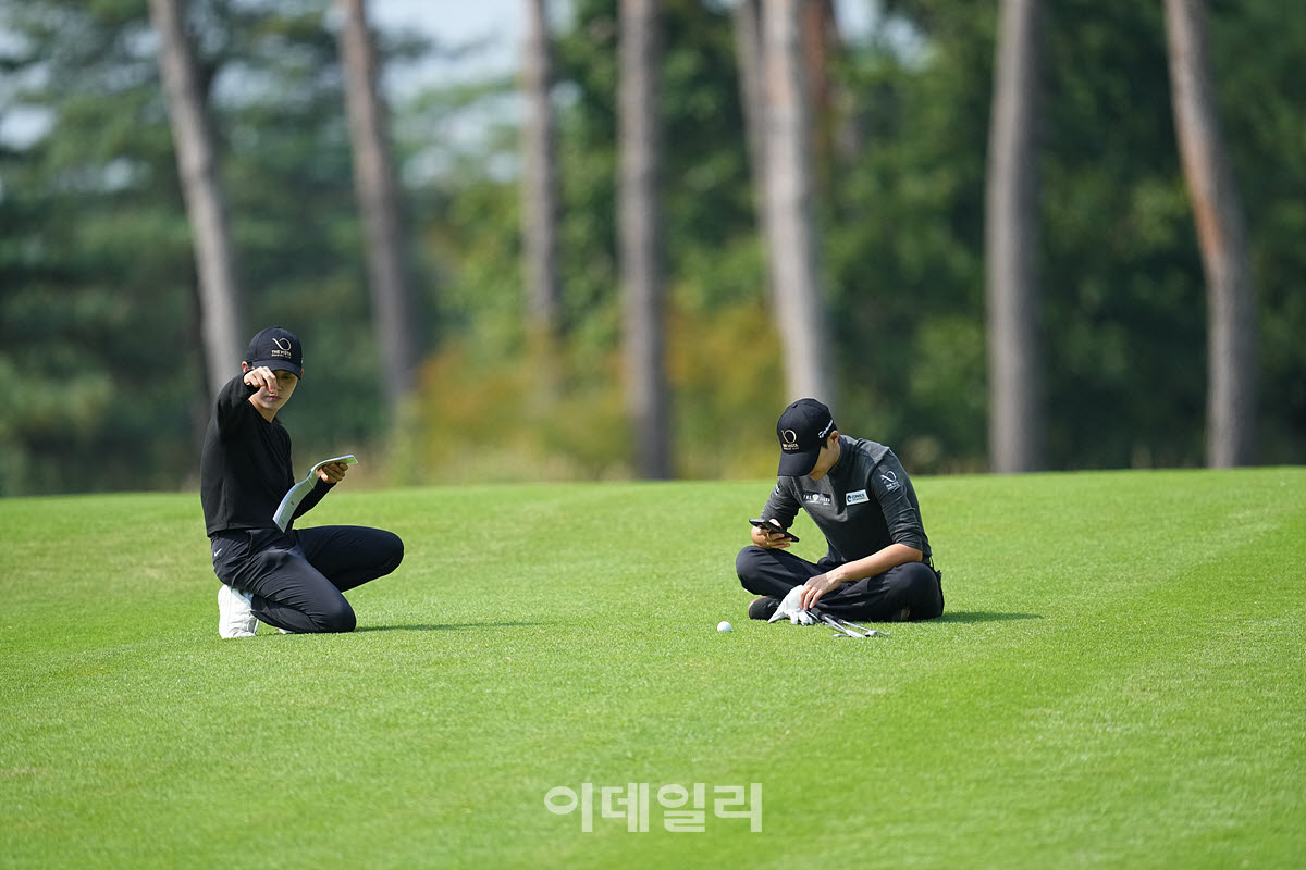 [포토]박성현,페어웨이에서 휴식중
