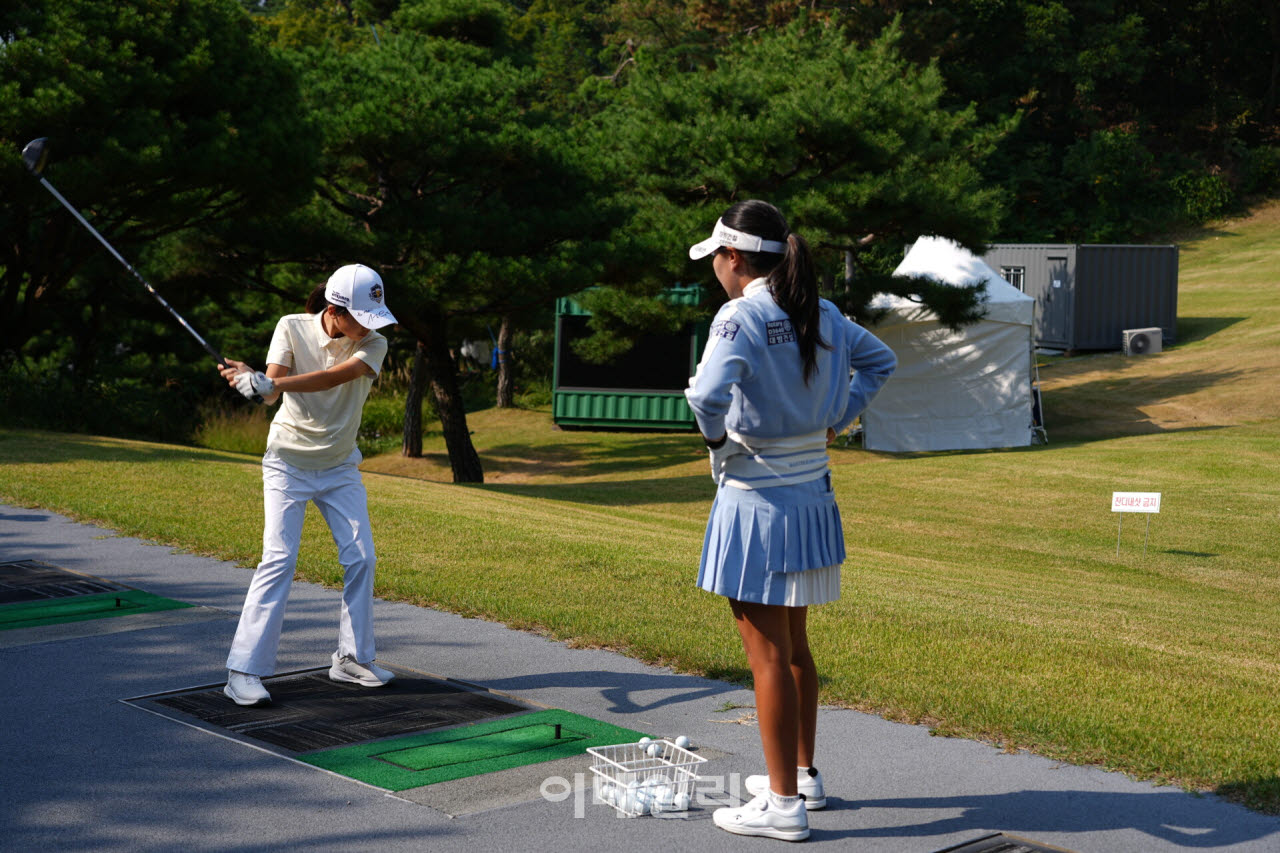 [포토]성유진,스윙 점검 해볼까
