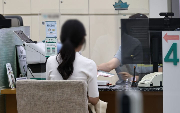 서러운 중신용자…신용대출 금리 상승폭 가장 컸다