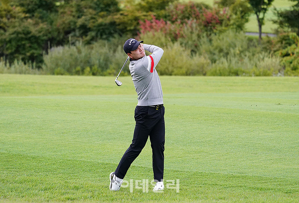 [포토] 타구 바라보는 김준성