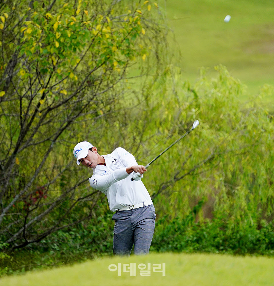 [포토] 오승택, 높은 탄도로 날린다