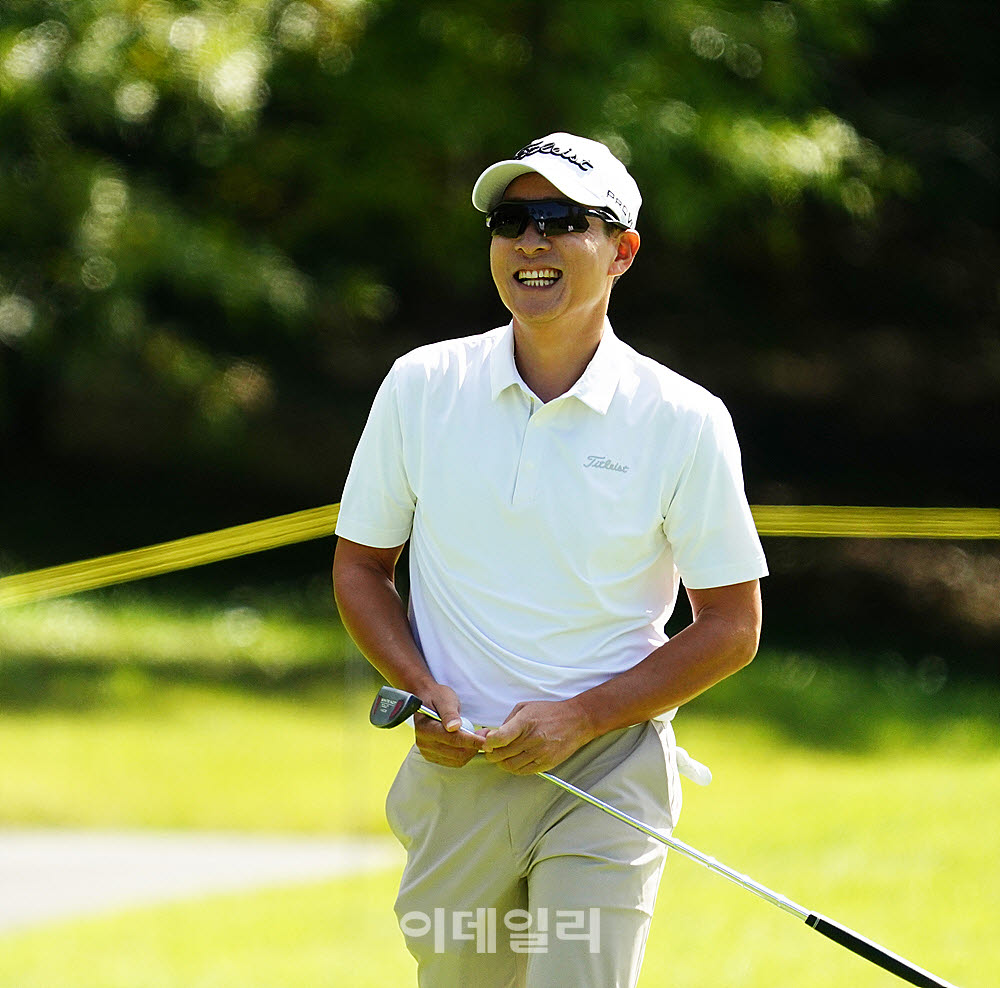 [포토] 김경태, 긴 거리 버디 성공하며 싱글벙글