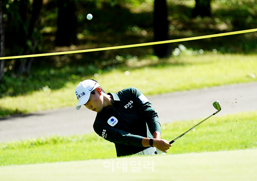 [포토] 조우영, 날카로운 어프로치