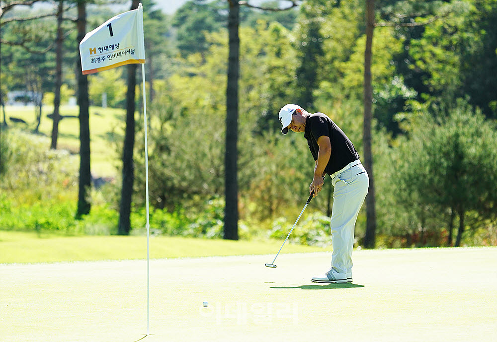 [포토] 조민규, 신중한 스트로크