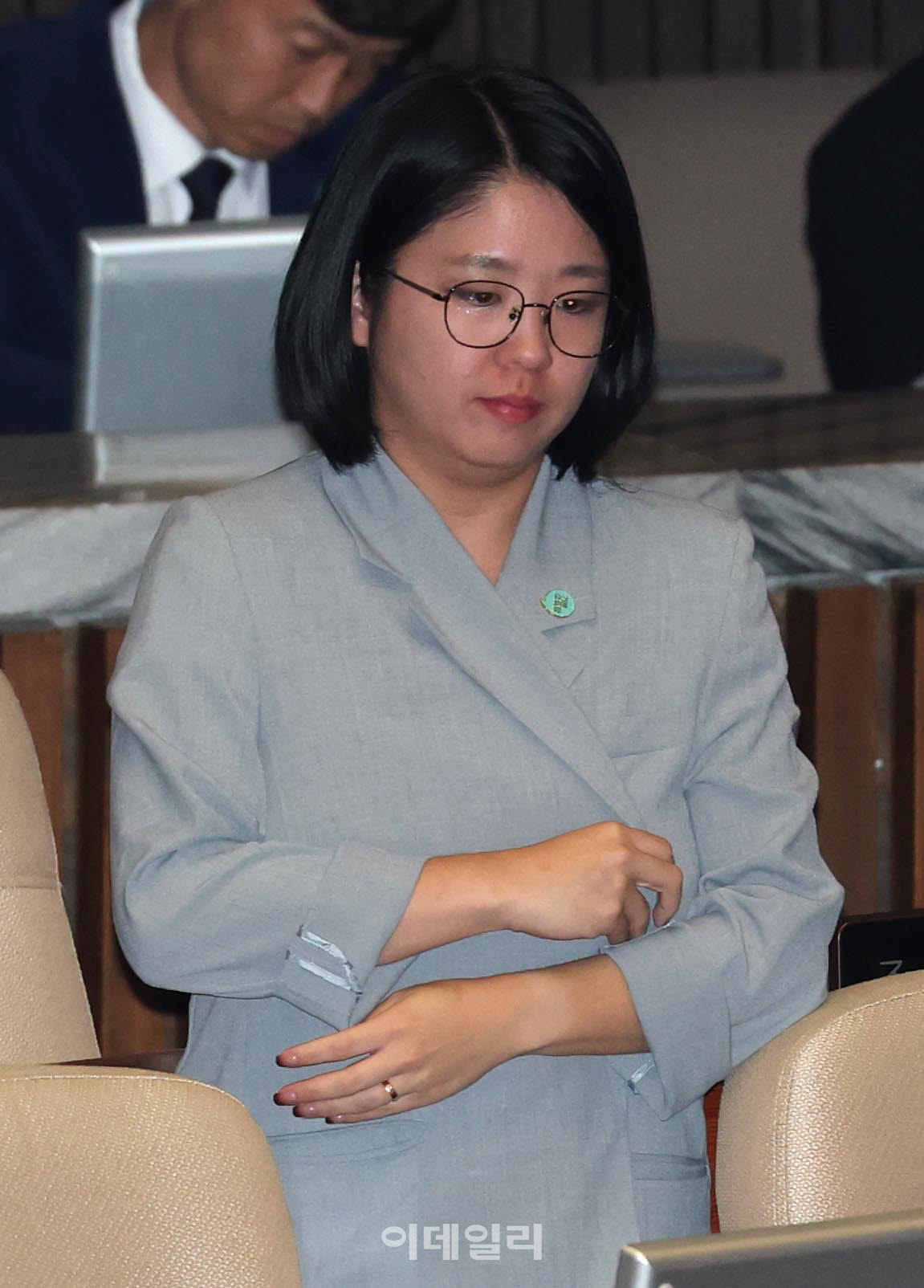 [포토]'본회의 참석한 용혜인 의원'