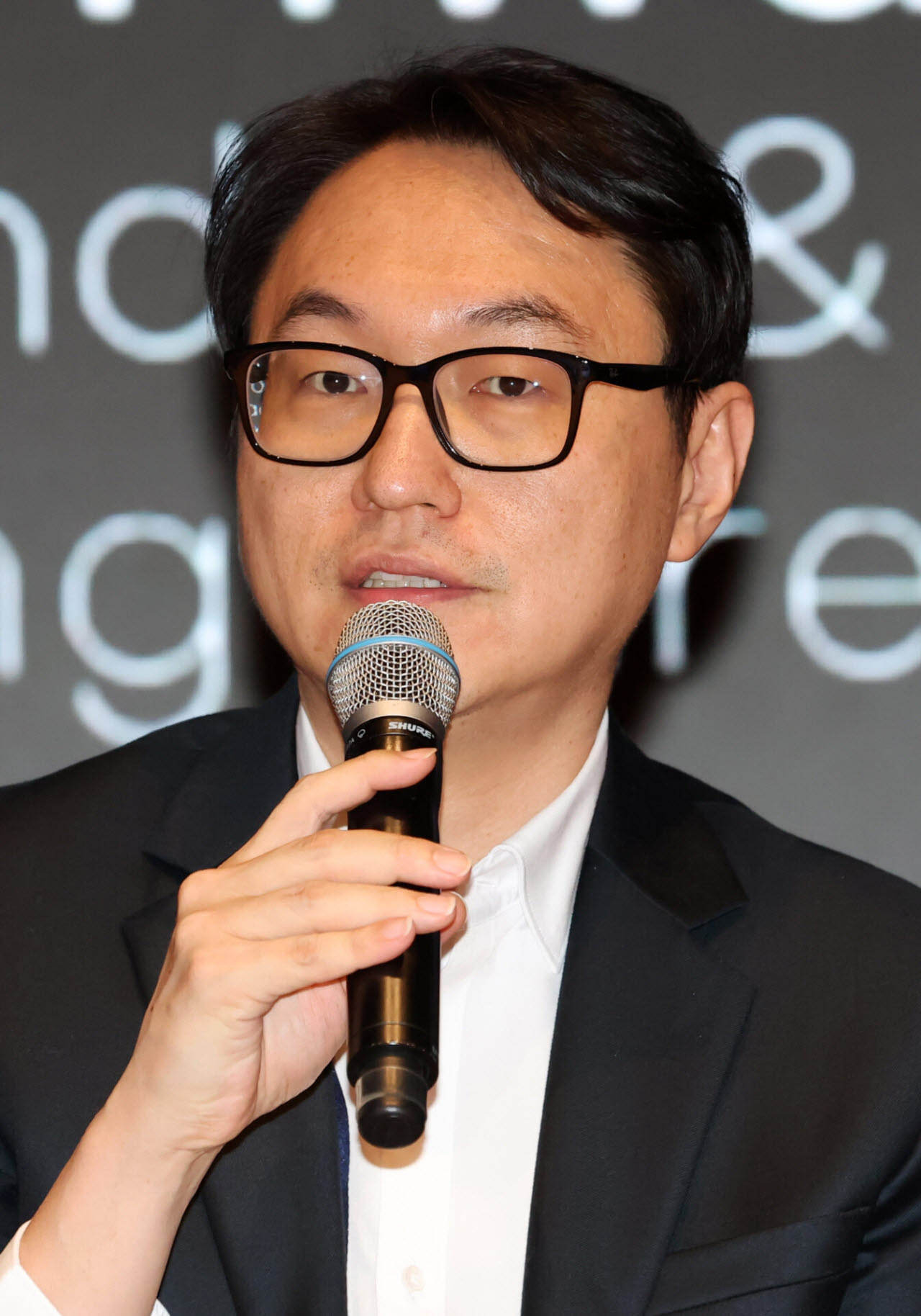 [포토]패널들과 토론하는 황인무 ADDX 공동 창업자 겸 그룹 매니징 디렉터
