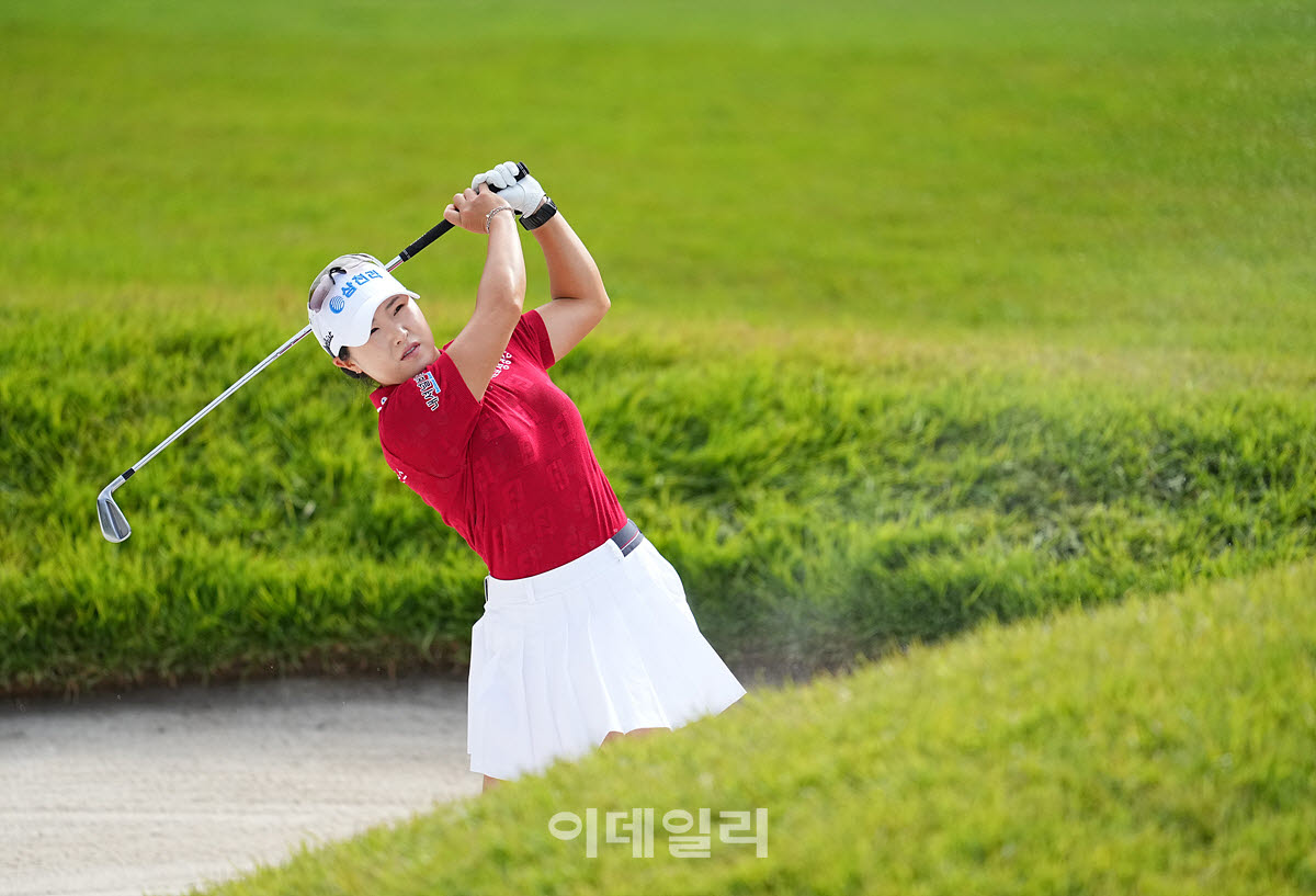 [포토]고지우,그린을 향하여