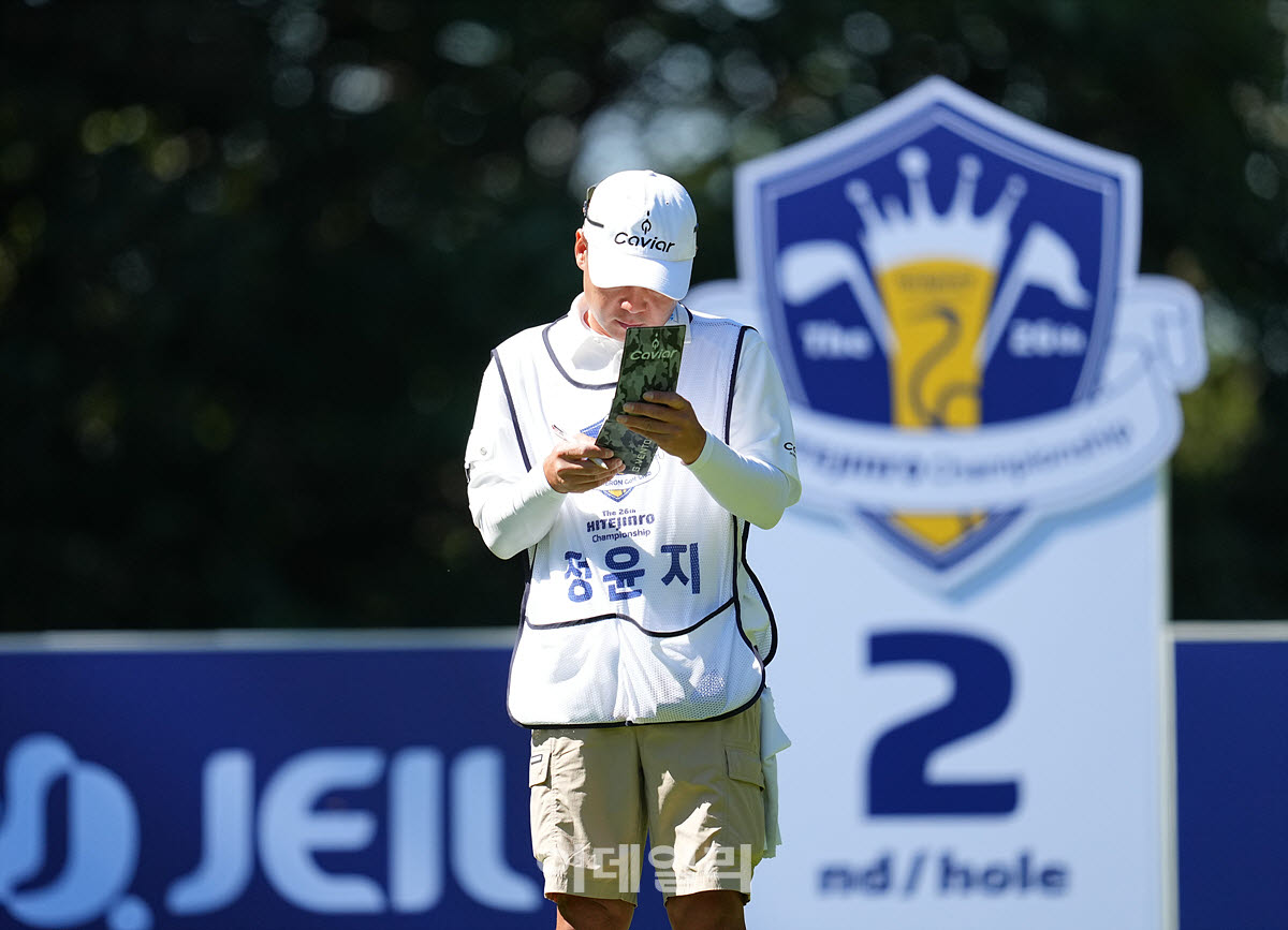 [포토]김해수,야디지북 먼저 본다