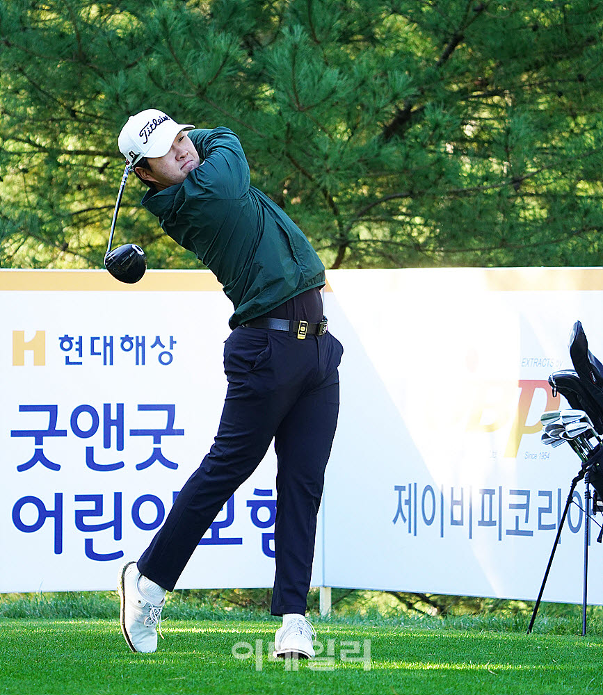 [포토] 김준형, 파워풀한 티샷