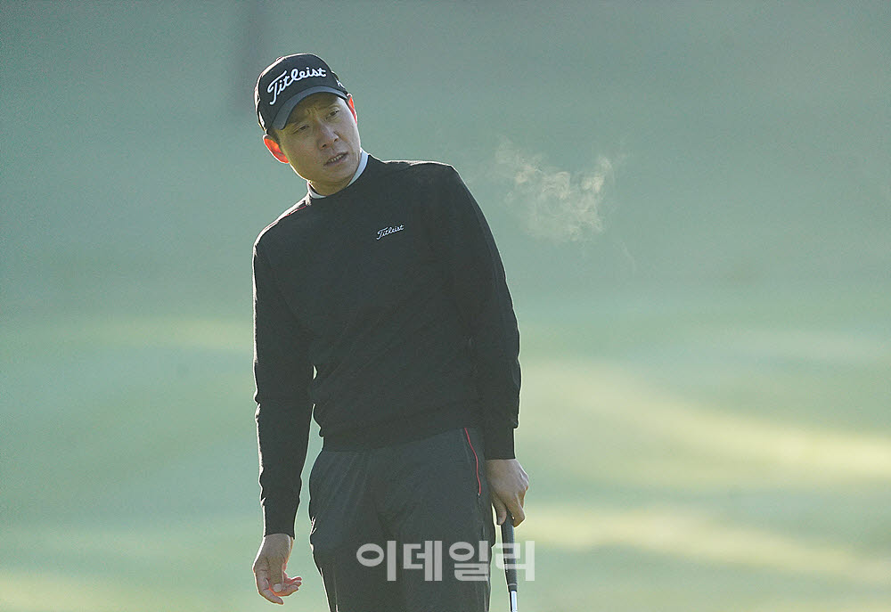 [포토] 김경태, 아쉬움에 입김이 나온다