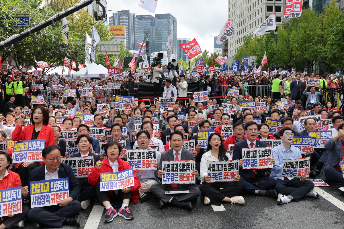국힘, 1년 만에 서울 도심 장외집회…이번엔 민심 움직일까