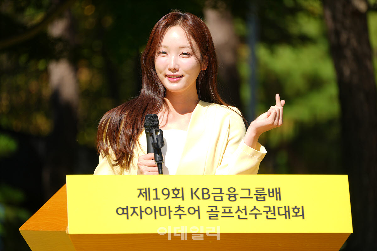 [포토]김세연 아나운서,미소 귀여운 하트 인사
