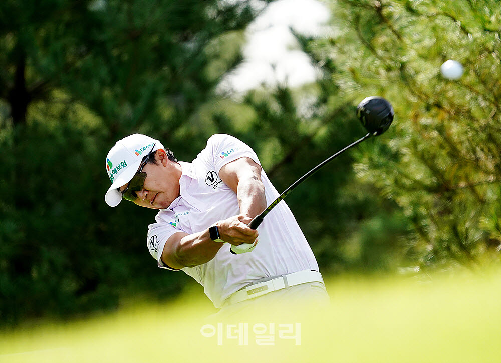 [포토] 김홍택, 파워를 실어서