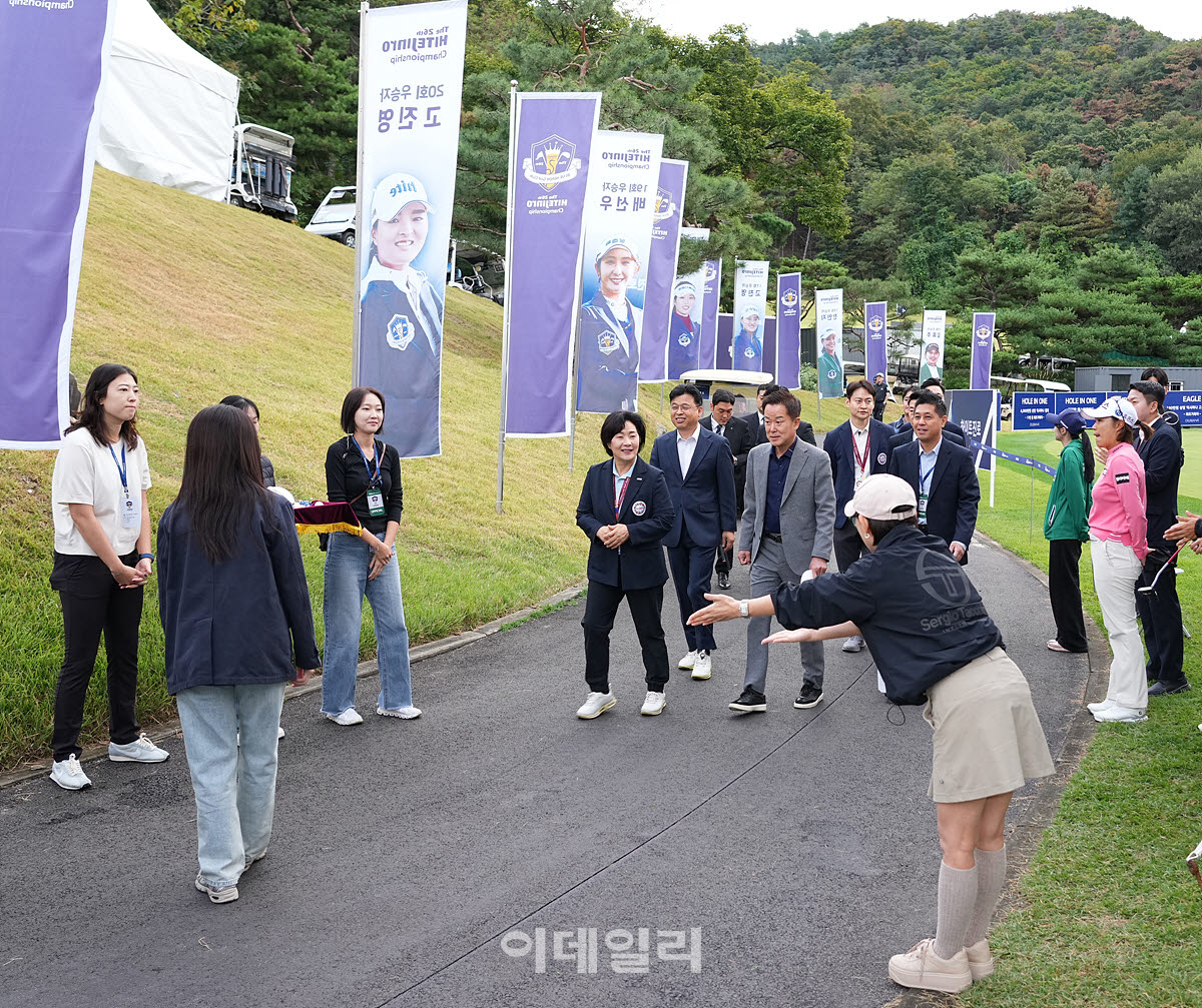 [포토]'제26회 하이트진로 챔피언십'시구식 시작합니다