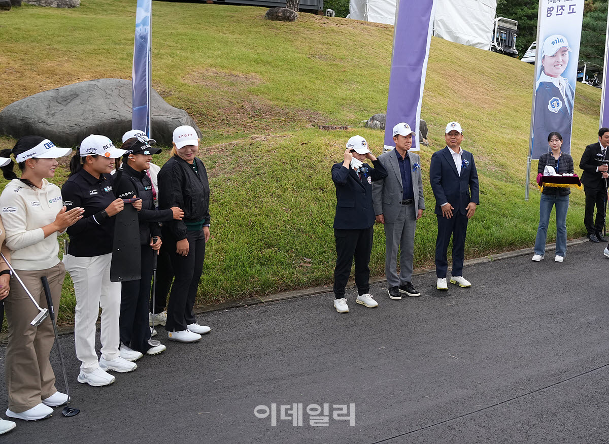 [포토]'제26회 하이트진로 챔피언십'시구식 환영합니다