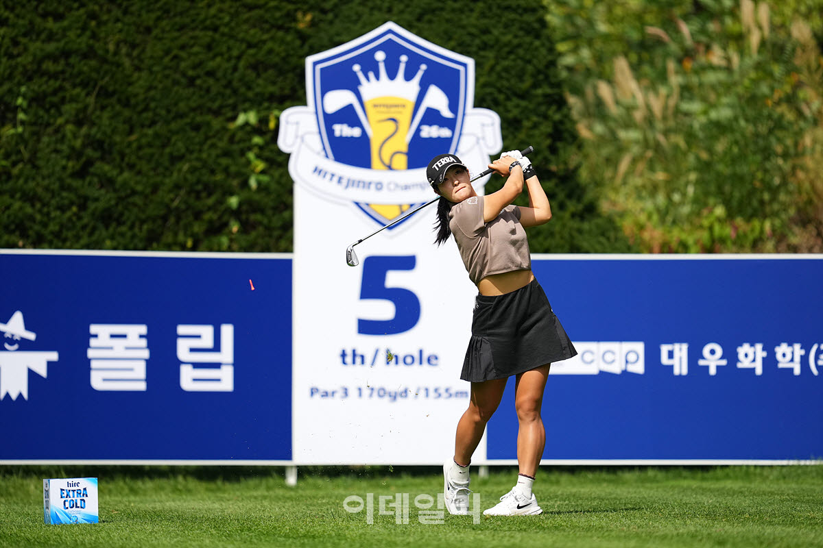 [포토]김민별,그린에 올라 핀에 붙어라