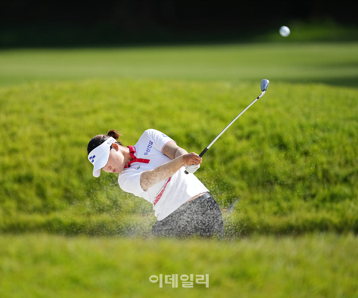 [포토]김민솔,완벽한 페어웨이 벙커샷