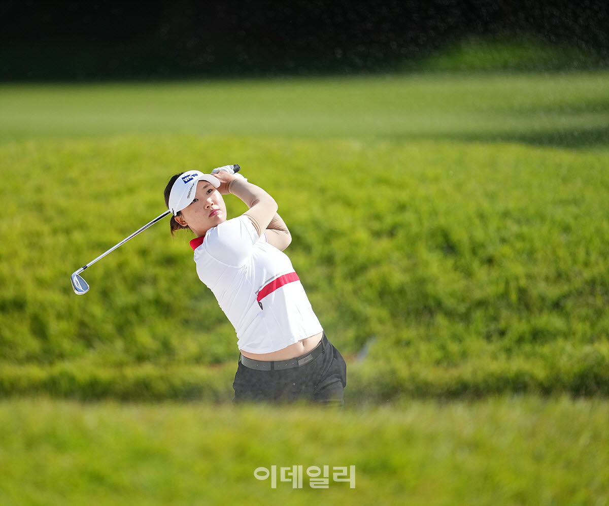 [포토]김민솔,그린에 올라가라