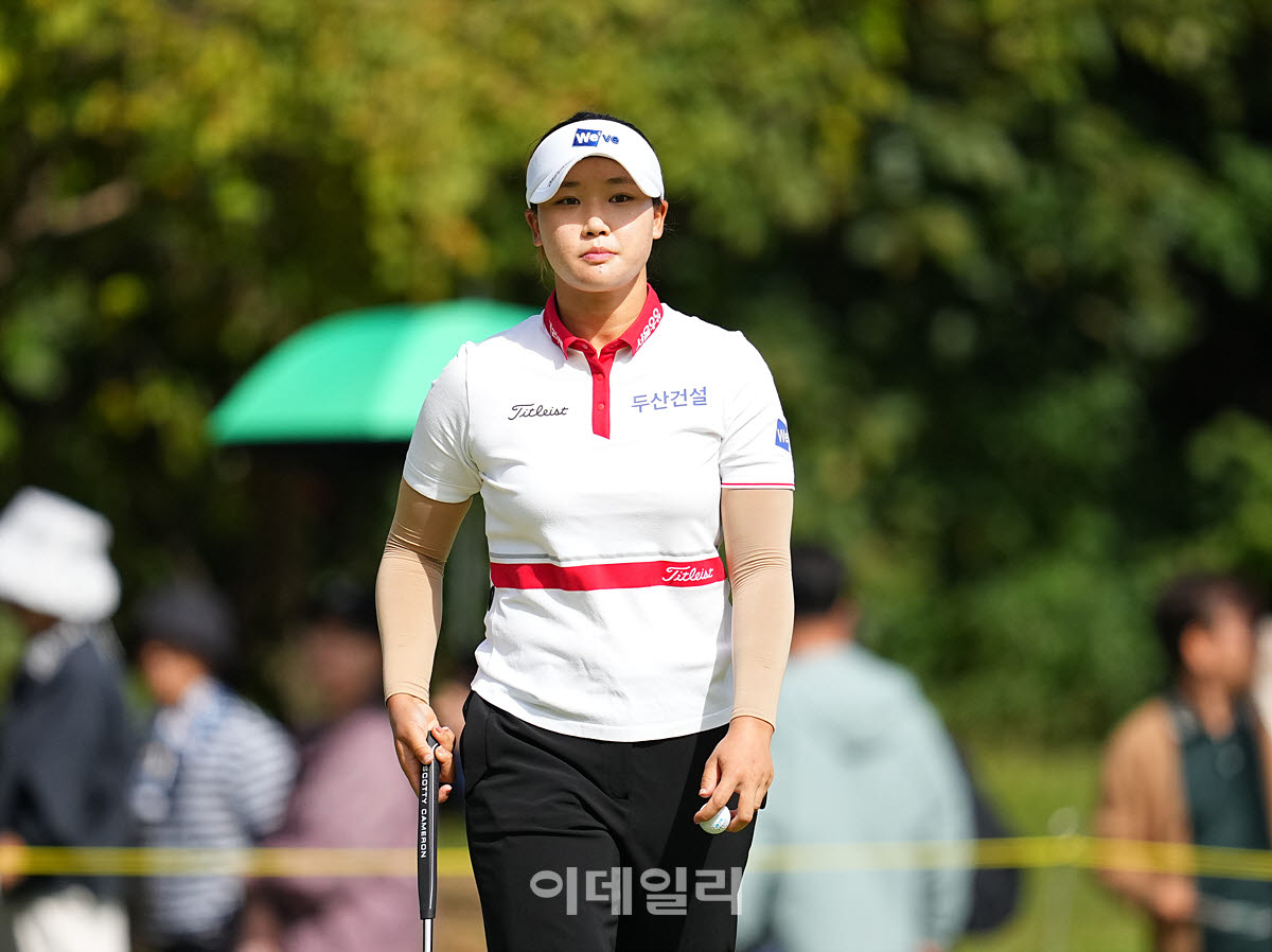 [포토]김민솔,첫 홀 파로 마무리