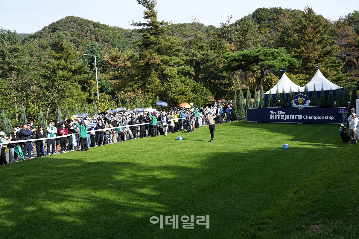 [포토]박성현,남달라 팬들과 함께 티샷