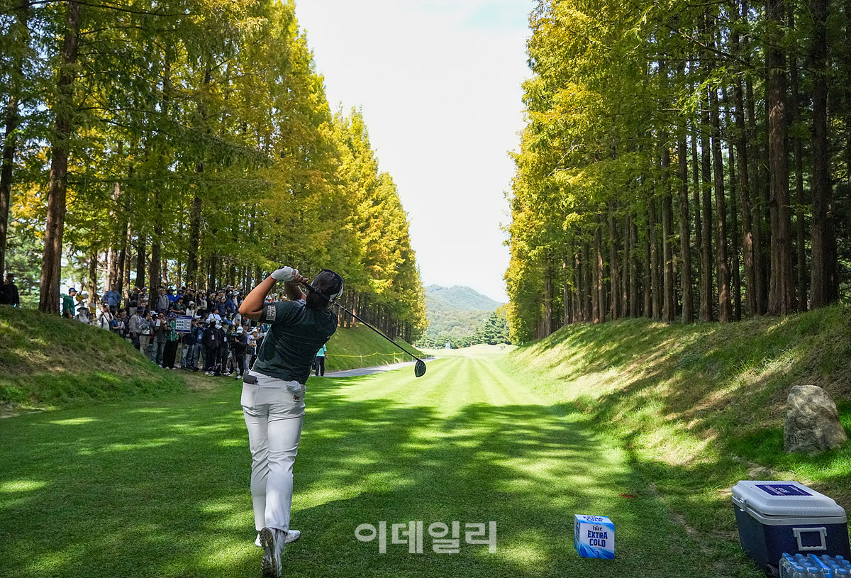 [포토]유해란,우승 티샷을 향하여