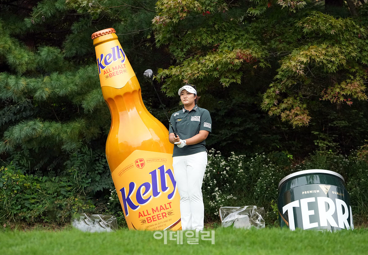 [포토]유해란,맥주 앞에서의 정조준