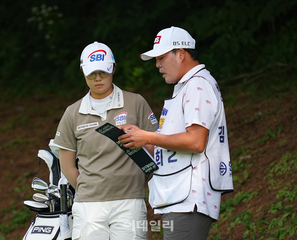 [포토]김가희,그린 공략을 상의한다