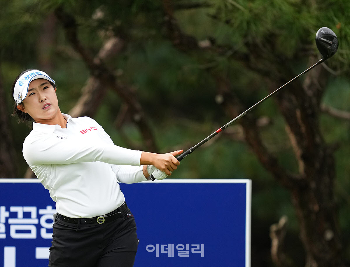 [포토]김민주,타구 방향 확인