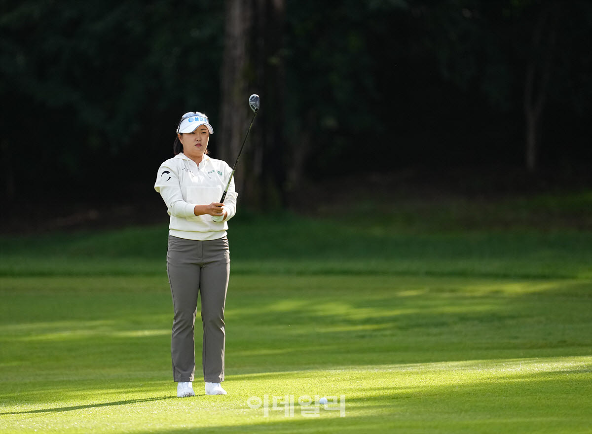 [포토]홍진영,핀 조준은 노련하게