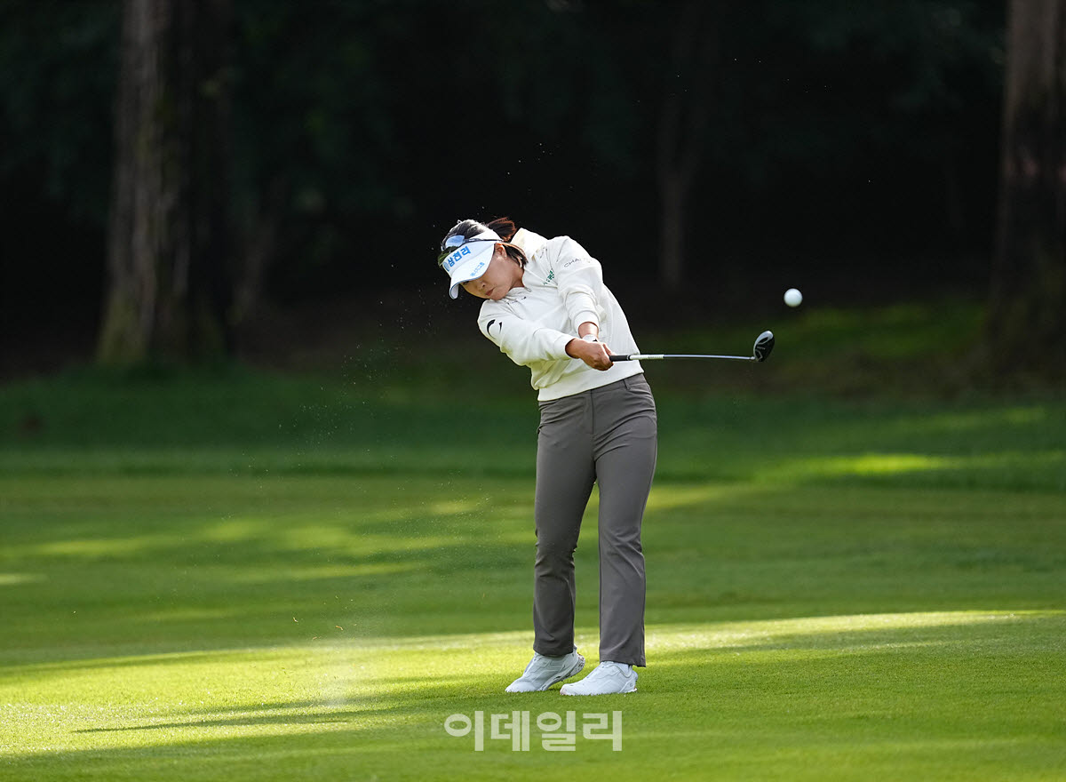 [포토]홍진영,강한 핀 공략 임팩