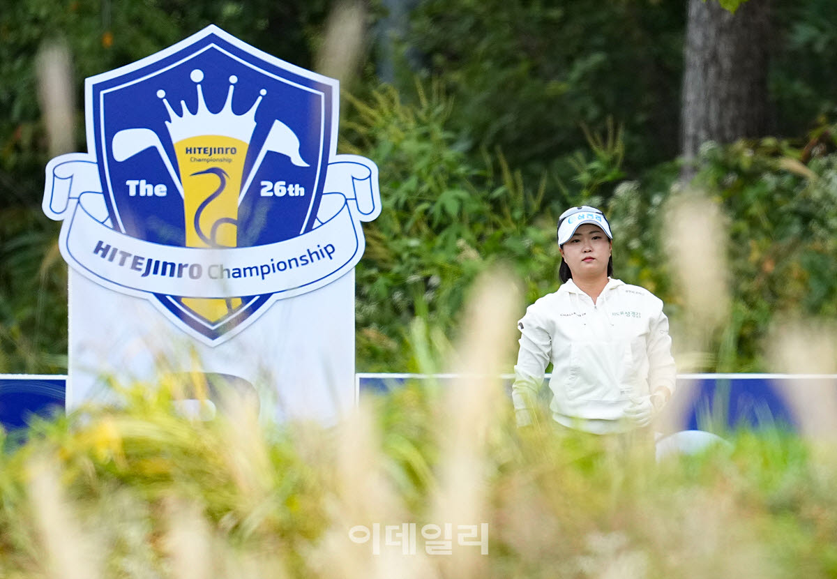 [포토]홍진영,공략 방향을 본다