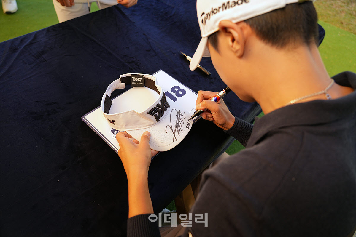 [포토]박성현,날짜도 기록해야죠