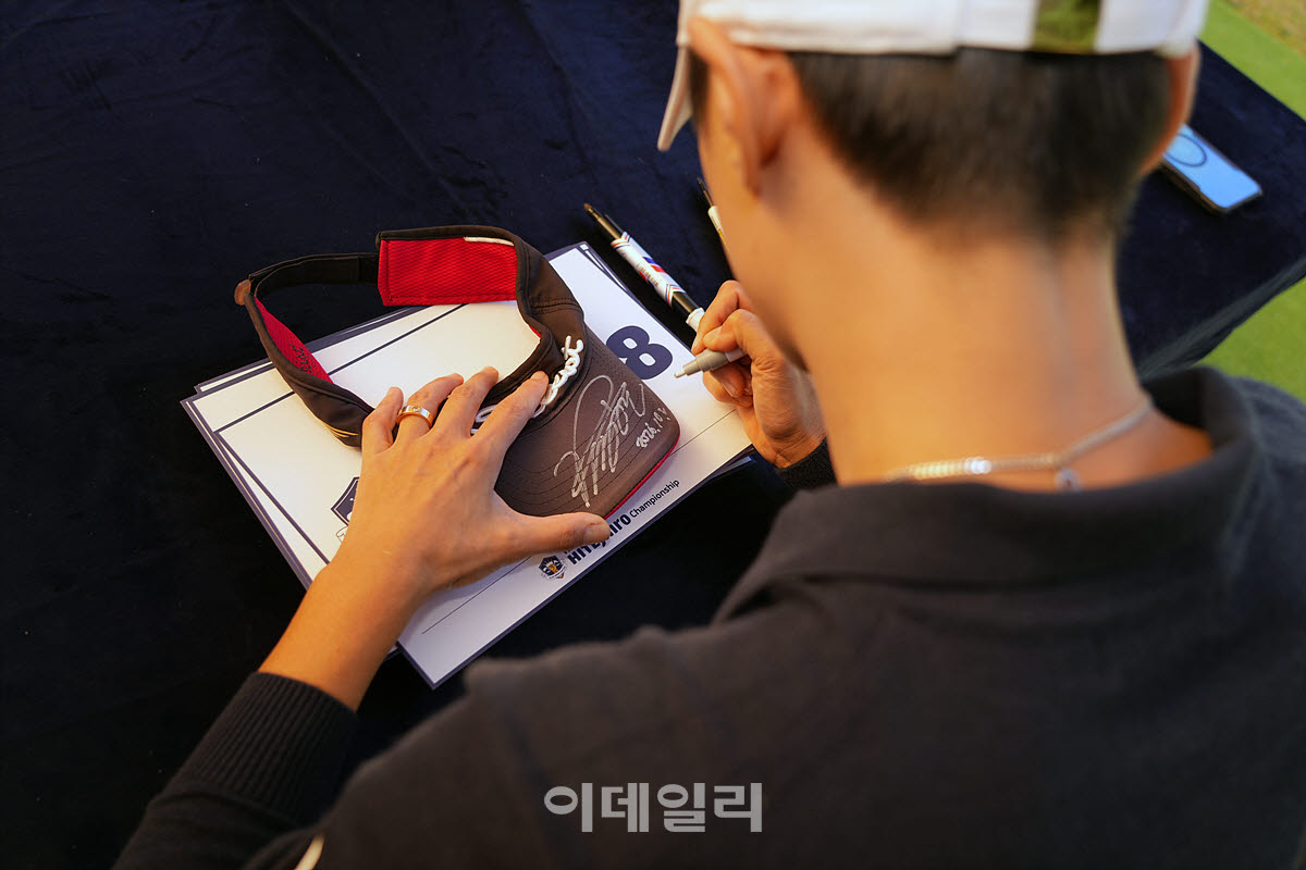 [포토]박성현,사인은 계속됩니다