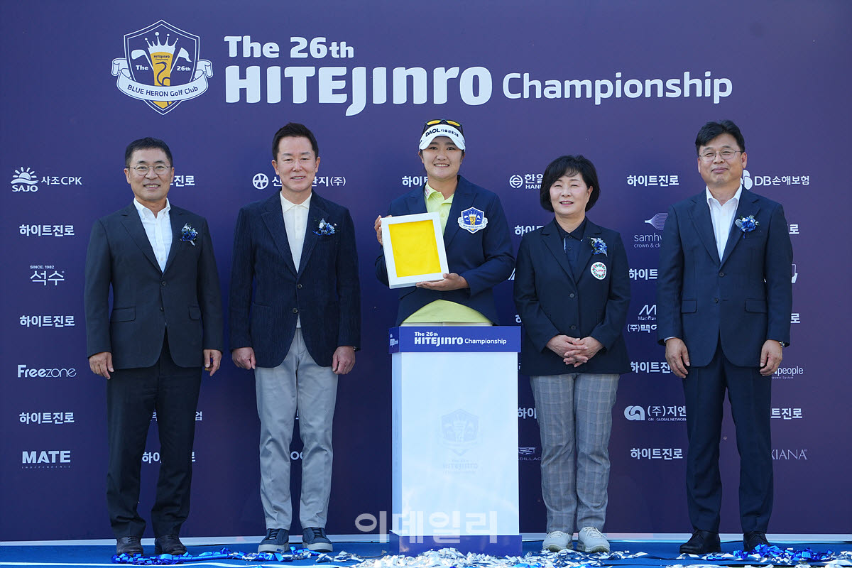 [포토]유해란,우승자 핸드 프린팅 했어요