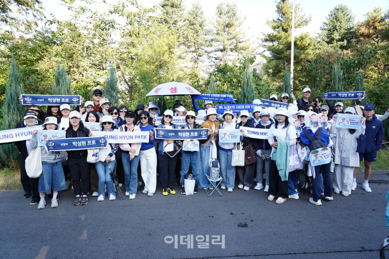 [포토]박성현,남달라 팬들의 응원은 계속됩니다