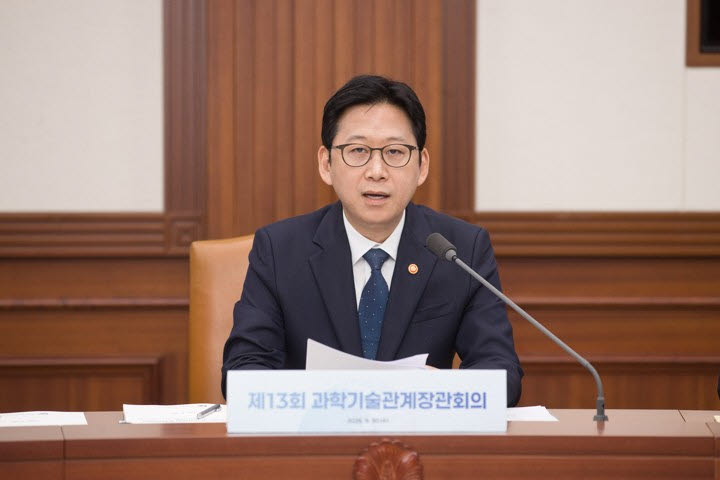 “AI로 과학 발견 앞당긴다”…10여개국, R&D 시스템 바꾼다