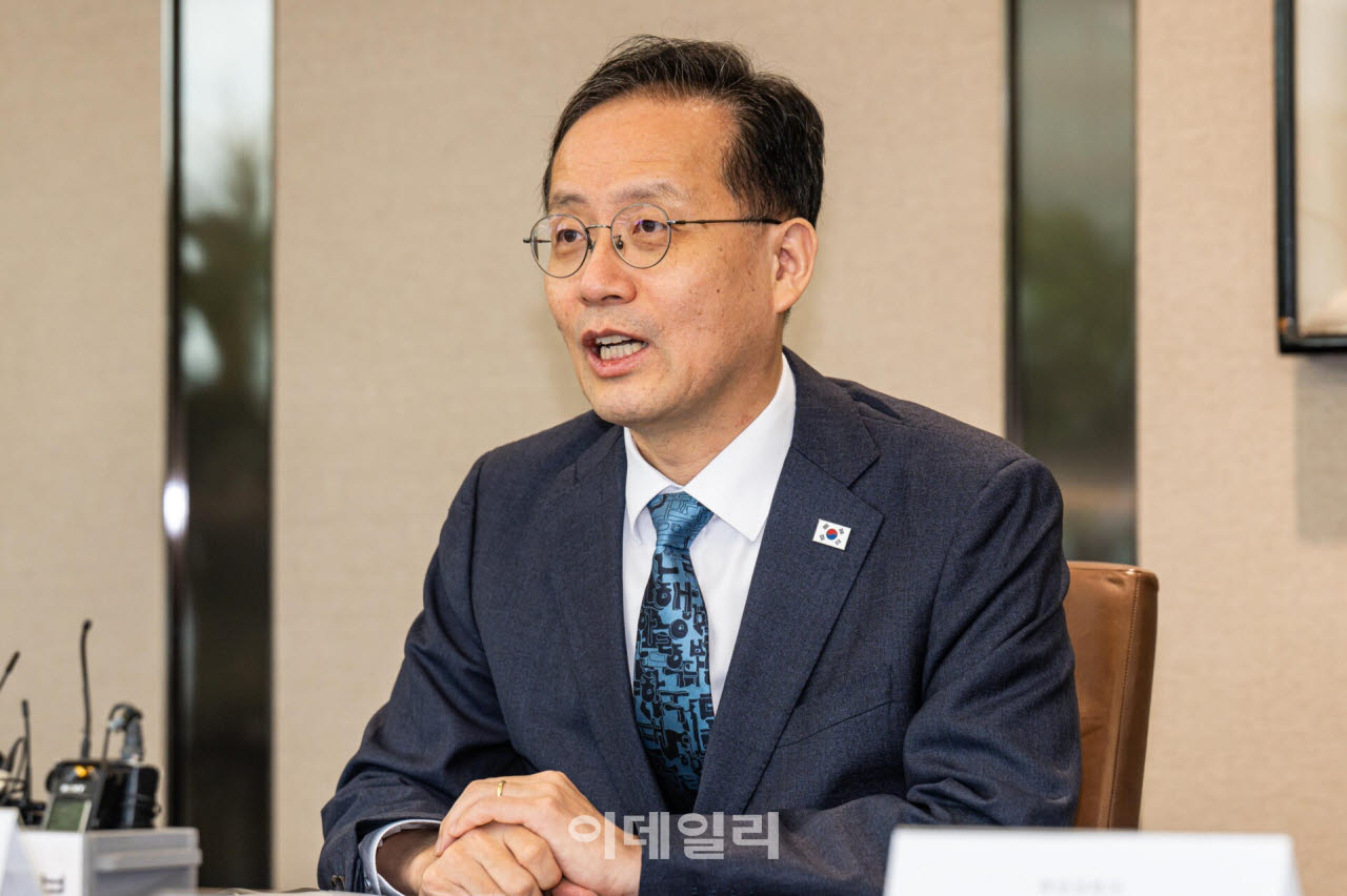 이형일, 주거·일자리·서민금융 대책 논의…초과세수 활용도 모색