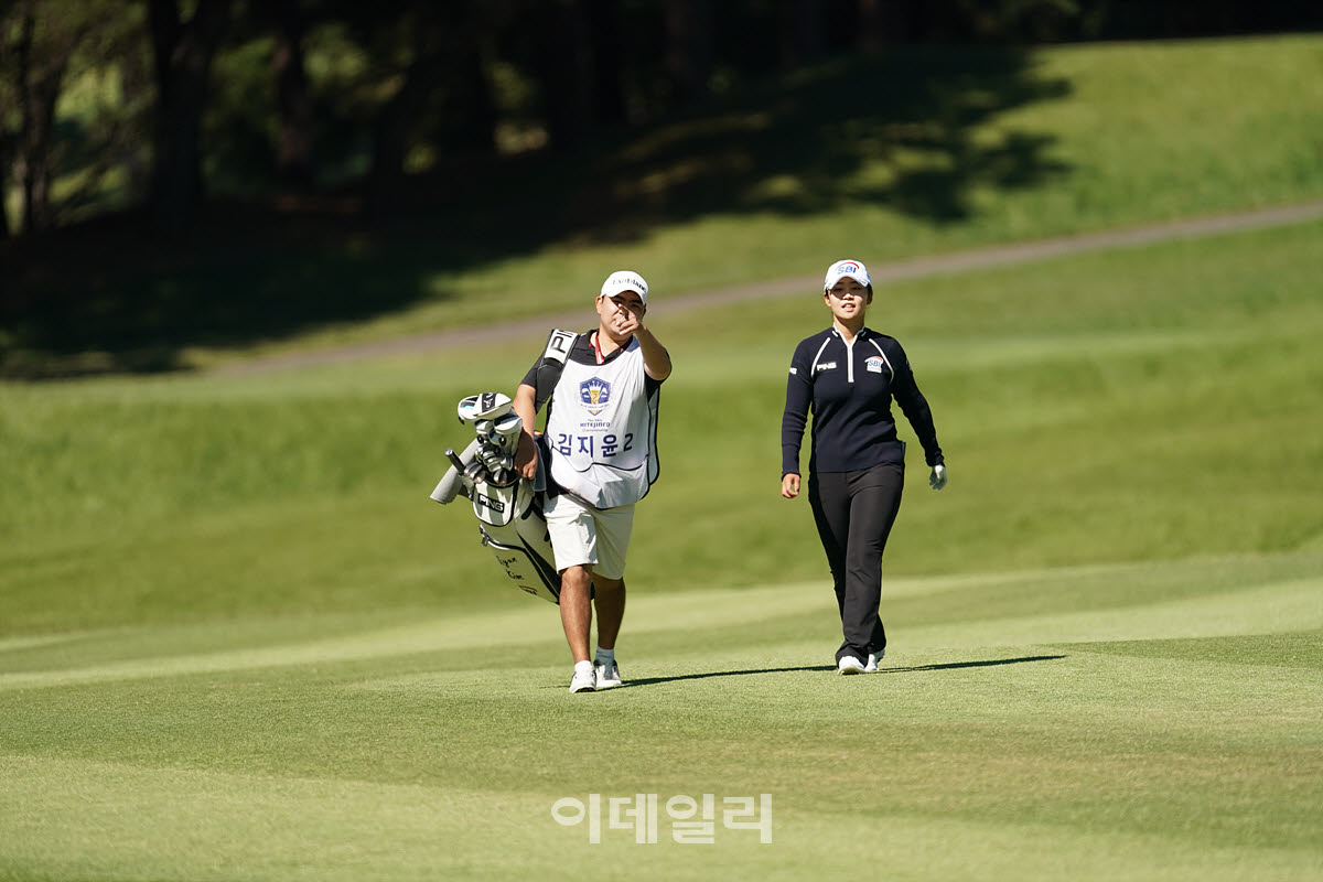 [포토]김지윤,여유로운 발걸음