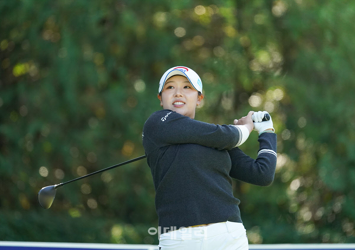 [포토]이윤서,미소 티샷